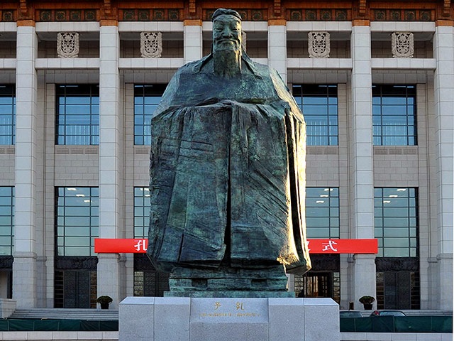 Из центра Пекина убрали восьмиметрового Конфуция 